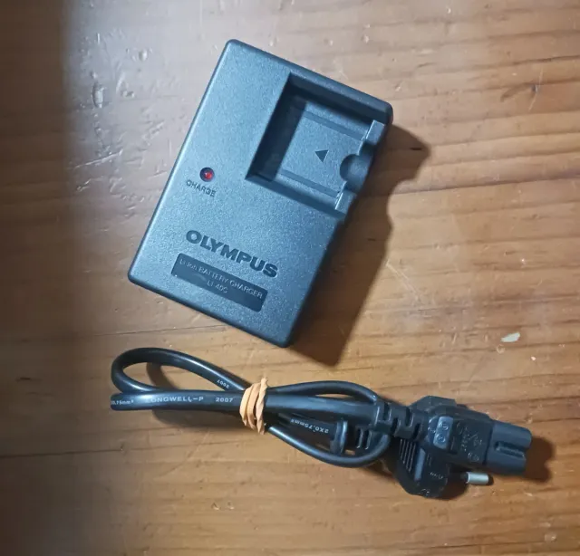 Cargador Olympus LI-40C