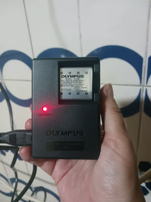 Cargador Olympus LI-40C