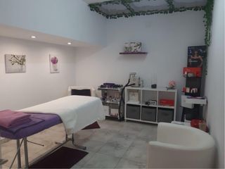 Traspaso Peluquería y Estética en centro Manresa