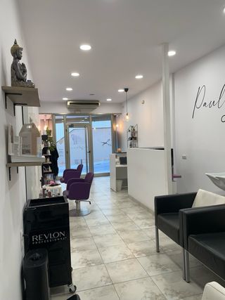 Traspaso Peluquería y Estética en centro Manresa
