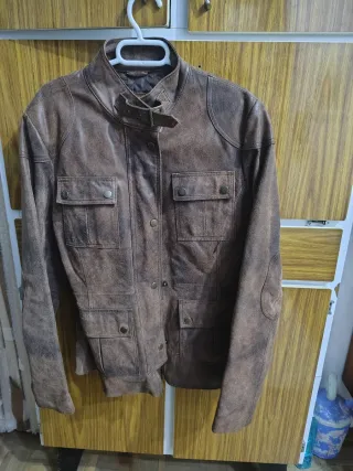 Cazadora de cuero marrón. De piel