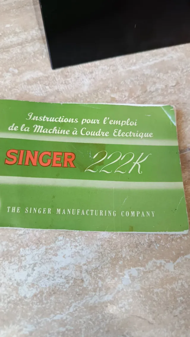 Máquina de coser Singer 222k antigua
