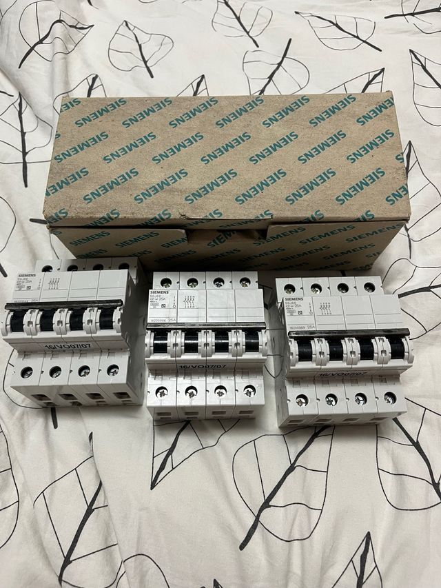 Pack 3 Automáticos Siemens 25A 4P