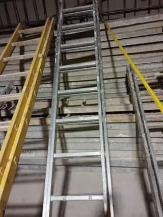 Escalera aluminio 2 cuerpos