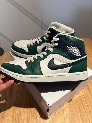 Nike Air Jordan 1 Mid Verde y Blanco