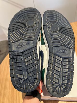 Nike Air Jordan 1 Mid Verde y Blanco