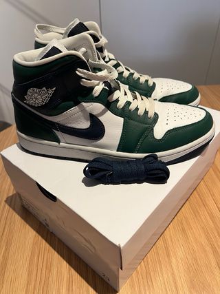 Nike Air Jordan 1 Mid Verde y Blanco