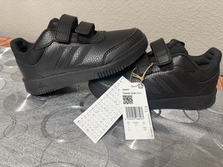 Zapatillas Adidas Negras Velcro Niños. Talla 32.