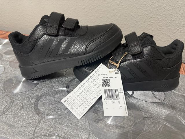 Zapatillas Adidas Negras Velcro Niños. Talla 32.