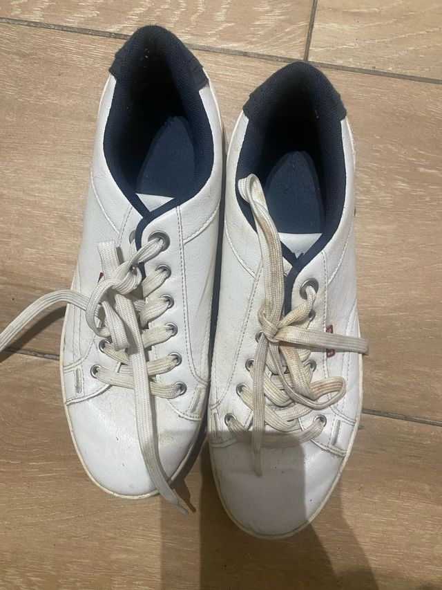 Zapatillas Blancas y Azules