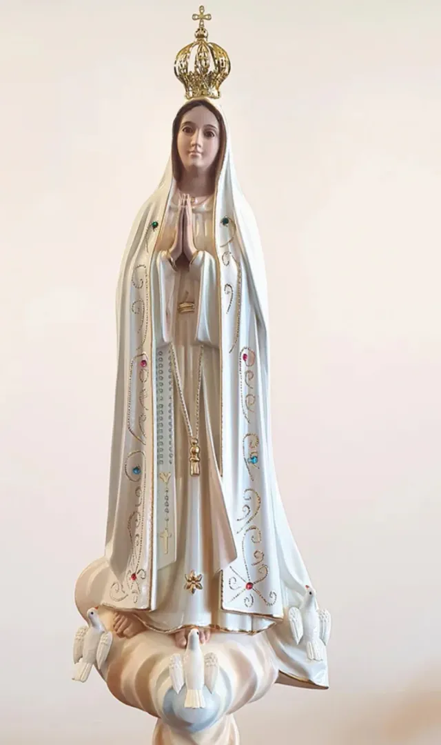 Virgen de Fátima las palomas y la corona las tengo