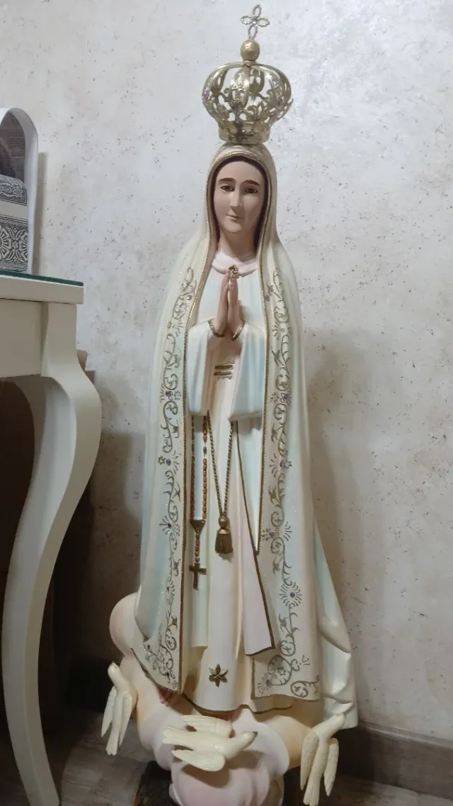Virgen de Fátima las palomas y la corona las tengo