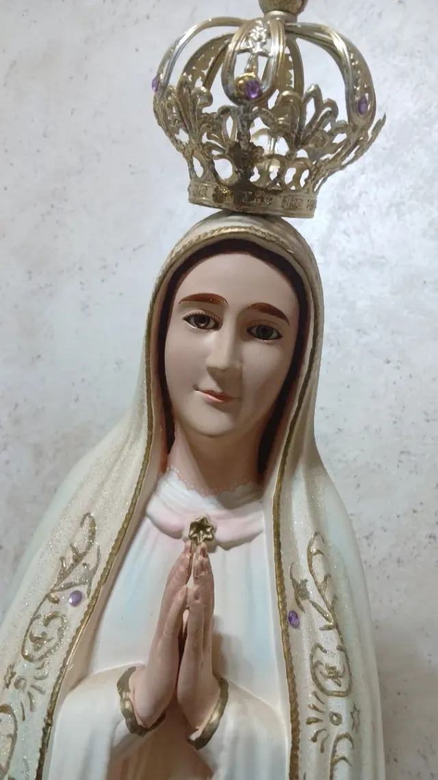 Virgen de Fátima las palomas y la corona las tengo