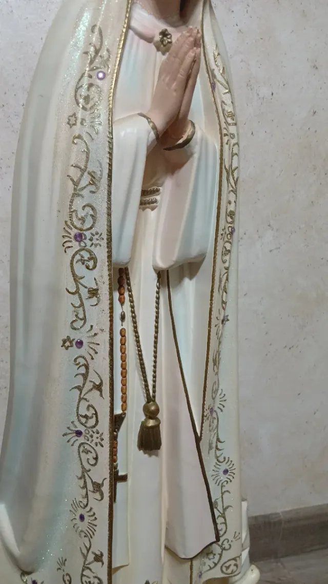 Virgen de Fátima las palomas y la corona las tengo