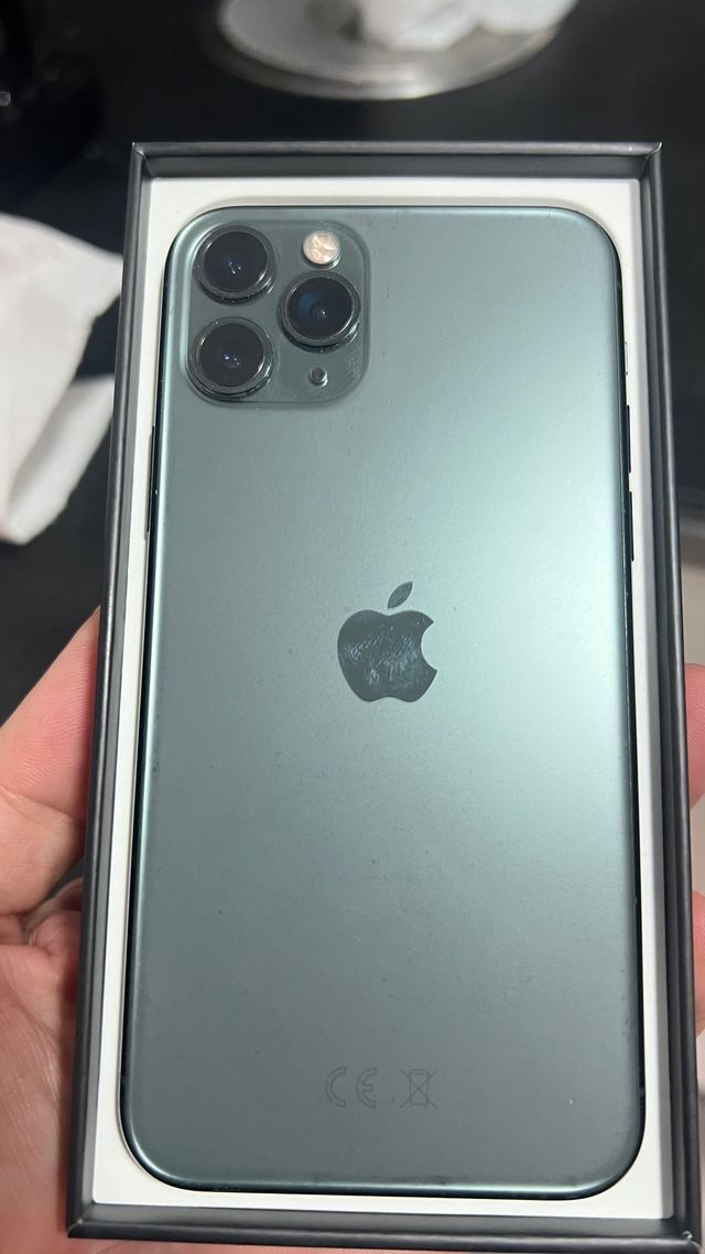 iPhone 11 Pro 512GB Verde Noche con funda bateria