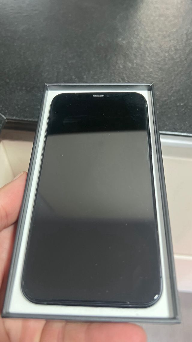 iPhone 11 Pro 512GB Verde Noche con funda bateria