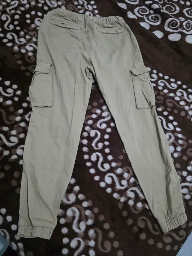2 Pantalón beige hombre