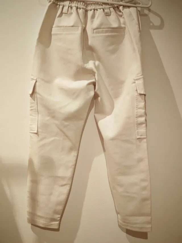 Pantalón cargo blanco