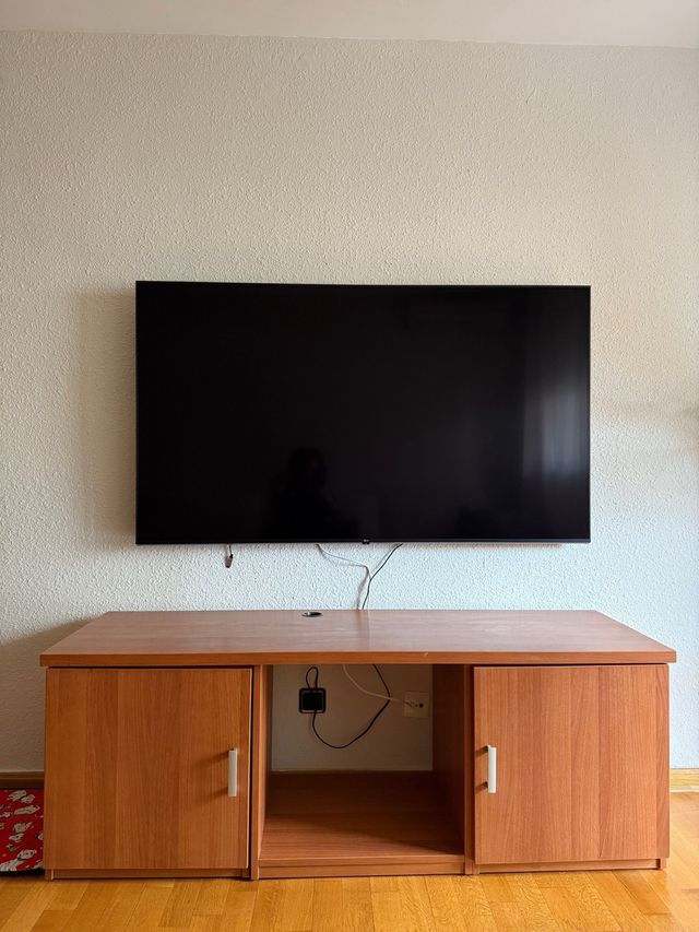Mueble TV madera.
