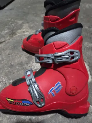 Botas de esquí rojas