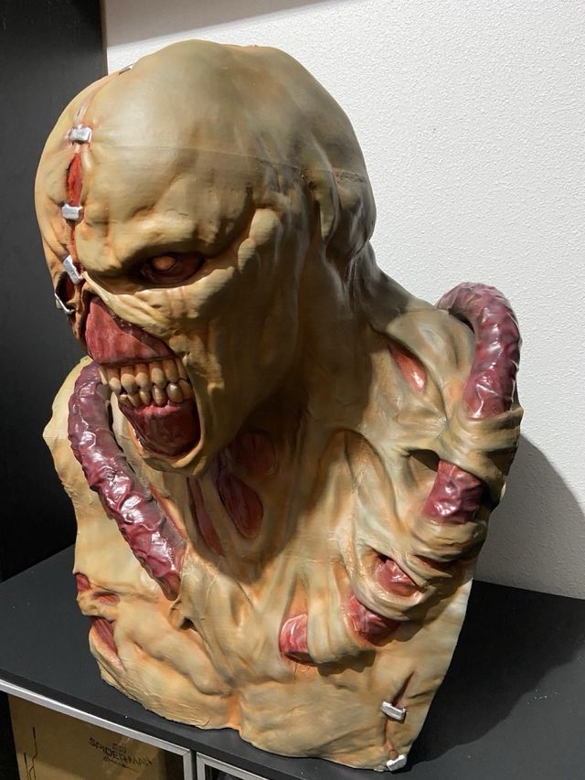 Busto Nemesis Resident Evil