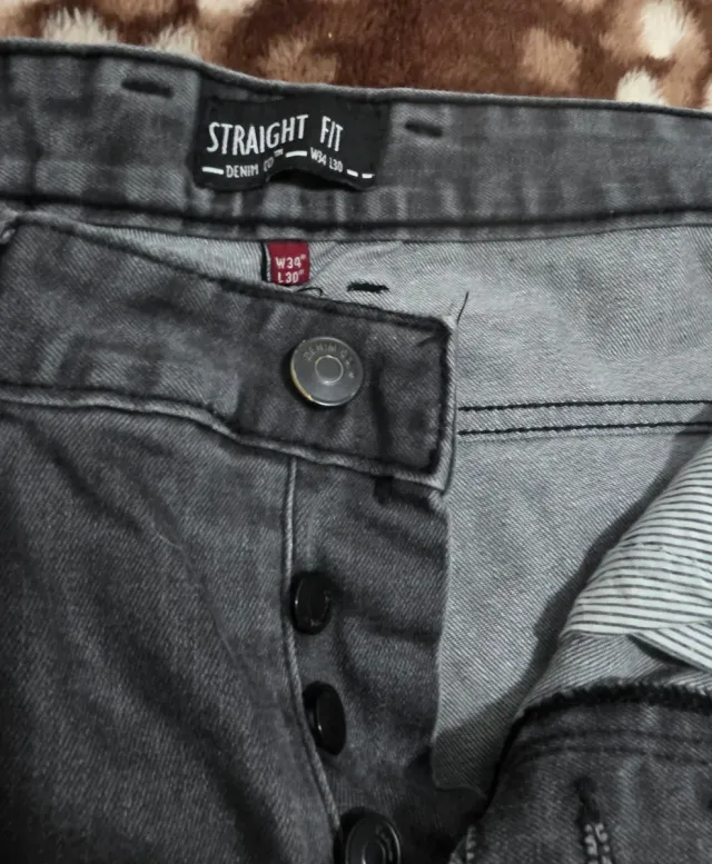 Pantalón de hombre gris recto