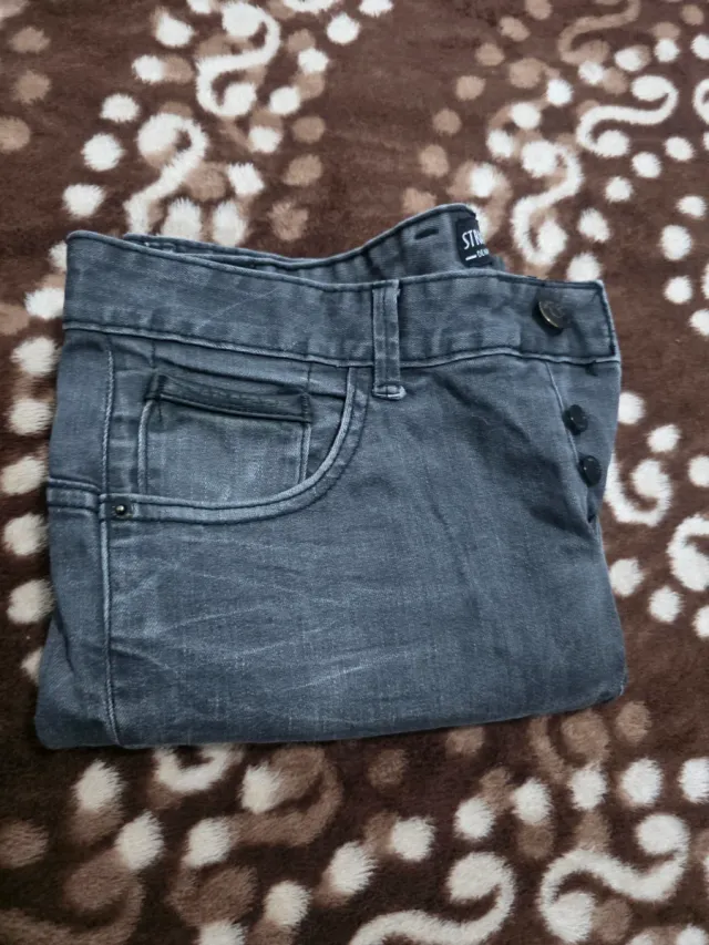 Pantalón de hombre gris recto