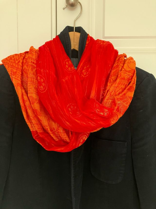 Pashmina roja y naranja con hilos dorados