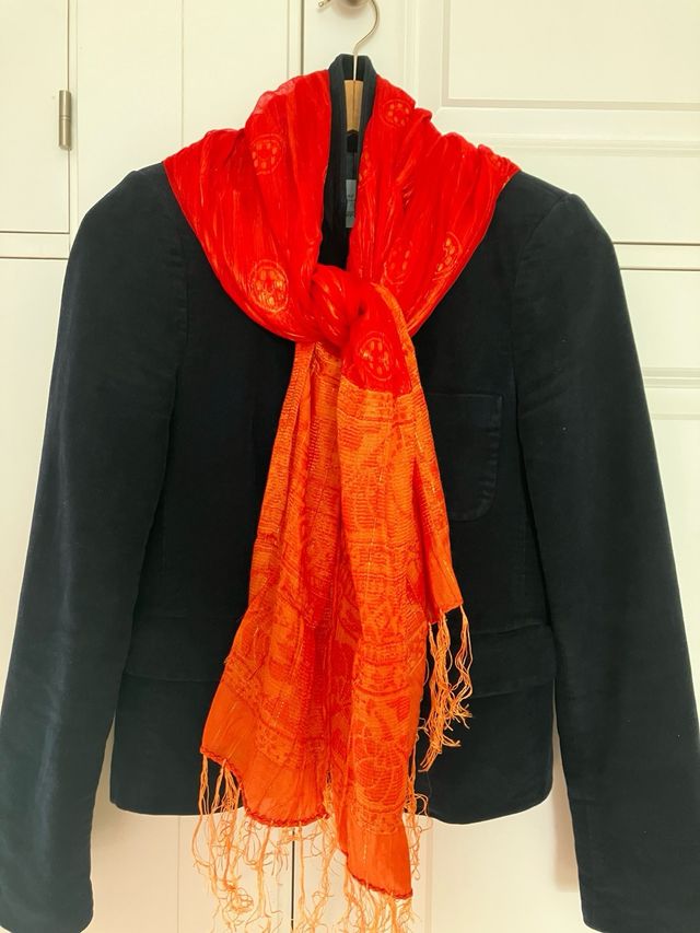 Pashmina roja y naranja con hilos dorados