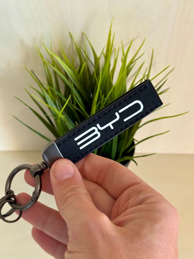 Portachiavi BYD 2025 in pelle scamosciata