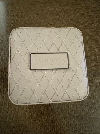Joyero Pandora Beige y Plateado