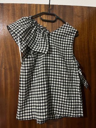 Blusa cuadros con volante