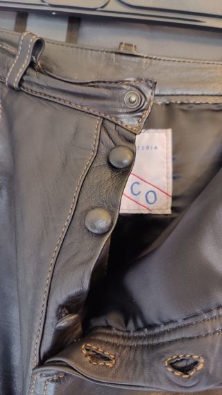 Pantalón cuero
