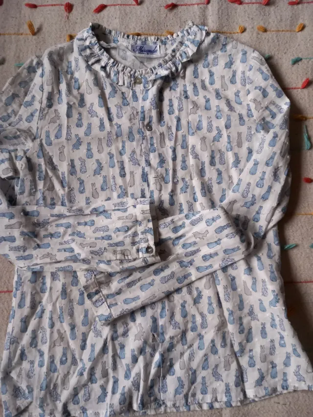 Camisa niña con estampado de conejos