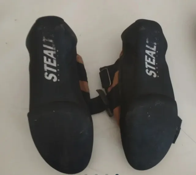 Pues de gato talla 35 marca  fivetime