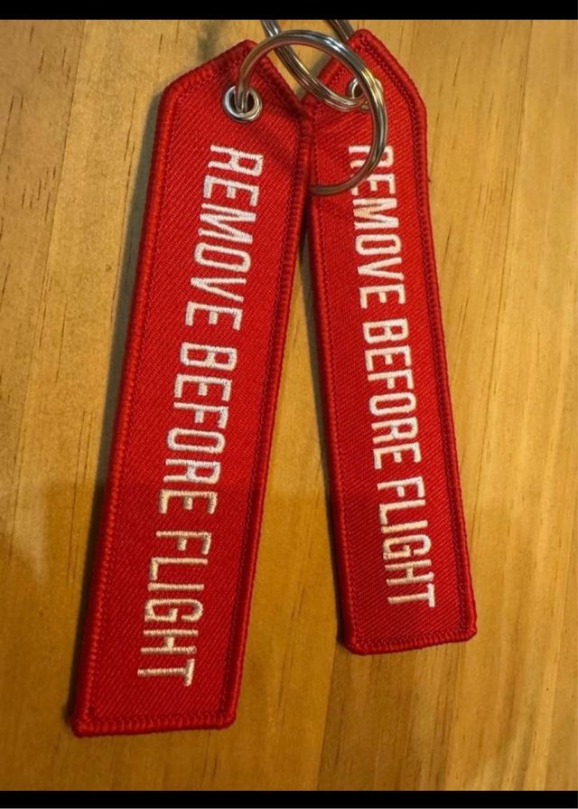 Llavero Remove Before Flight