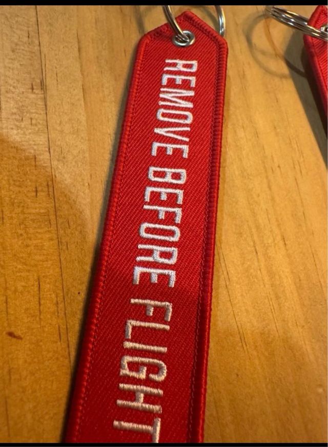 Llavero Remove Before Flight