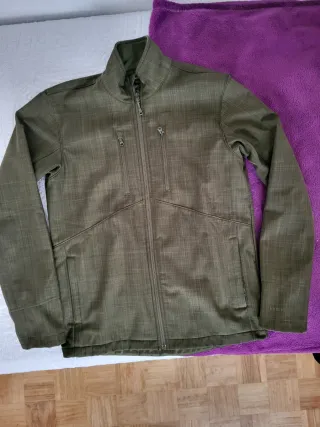 Cazadora verde con cremallera