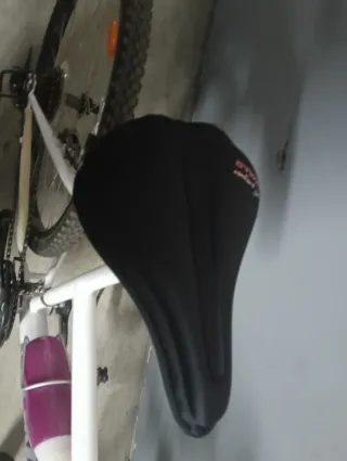 Bicicleta de aluminio blanca