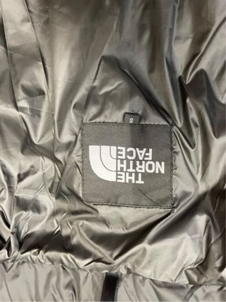 Chaqueta The North Face Negra y Roja