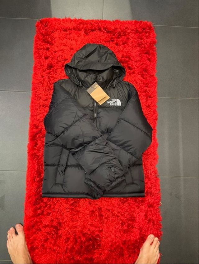 Chaqueta The North Face Negra y Roja