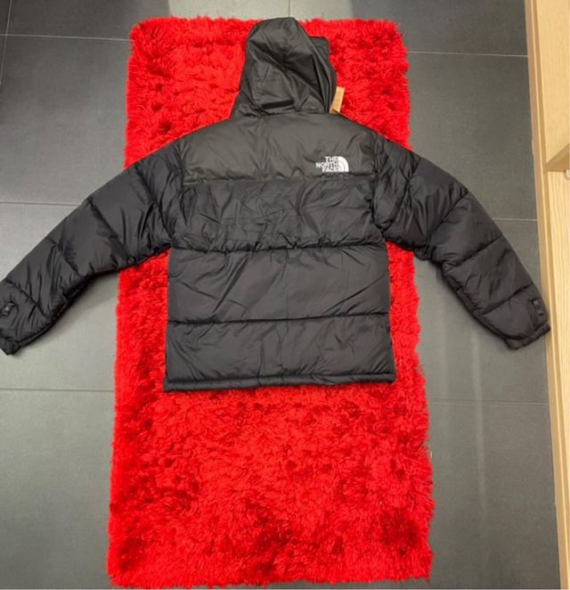 Chaqueta The North Face Negra y Roja