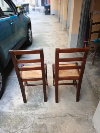 2 Sedie in legno con seduta in paglia