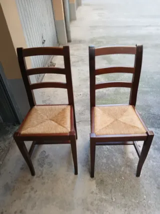 2 Sedie in legno con seduta in paglia
