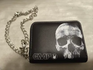 Cartera EMP con cadena y calavera