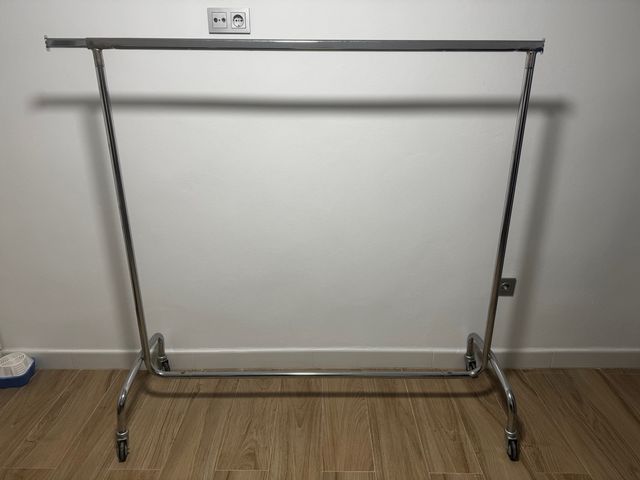 Perchero Metálico Plata con ruedas