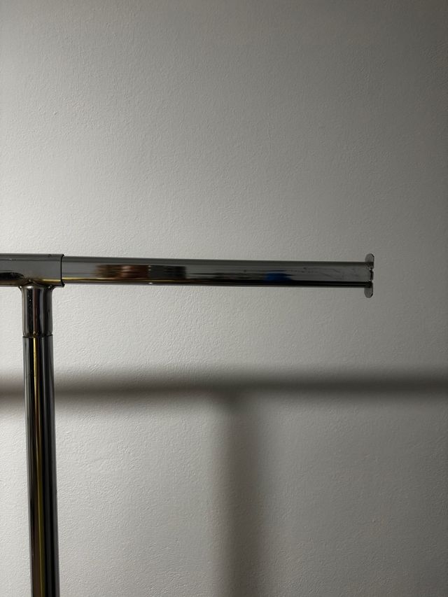 Perchero Metálico Plata con ruedas