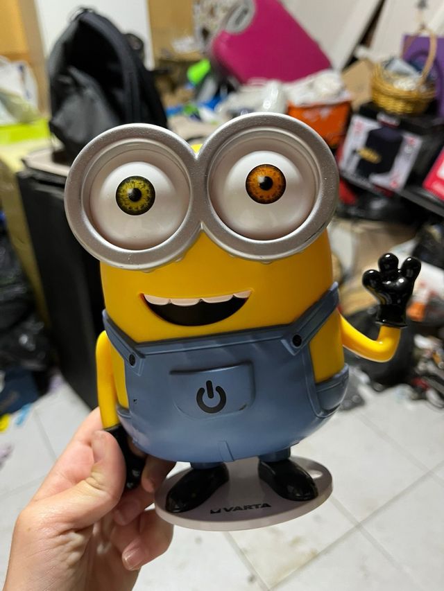 Minion Varta con luce