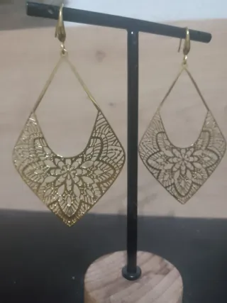 Pendientes largos acero dorado calados