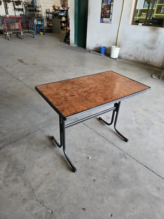 12 Sillas azul con estructura metálica muy fuertes